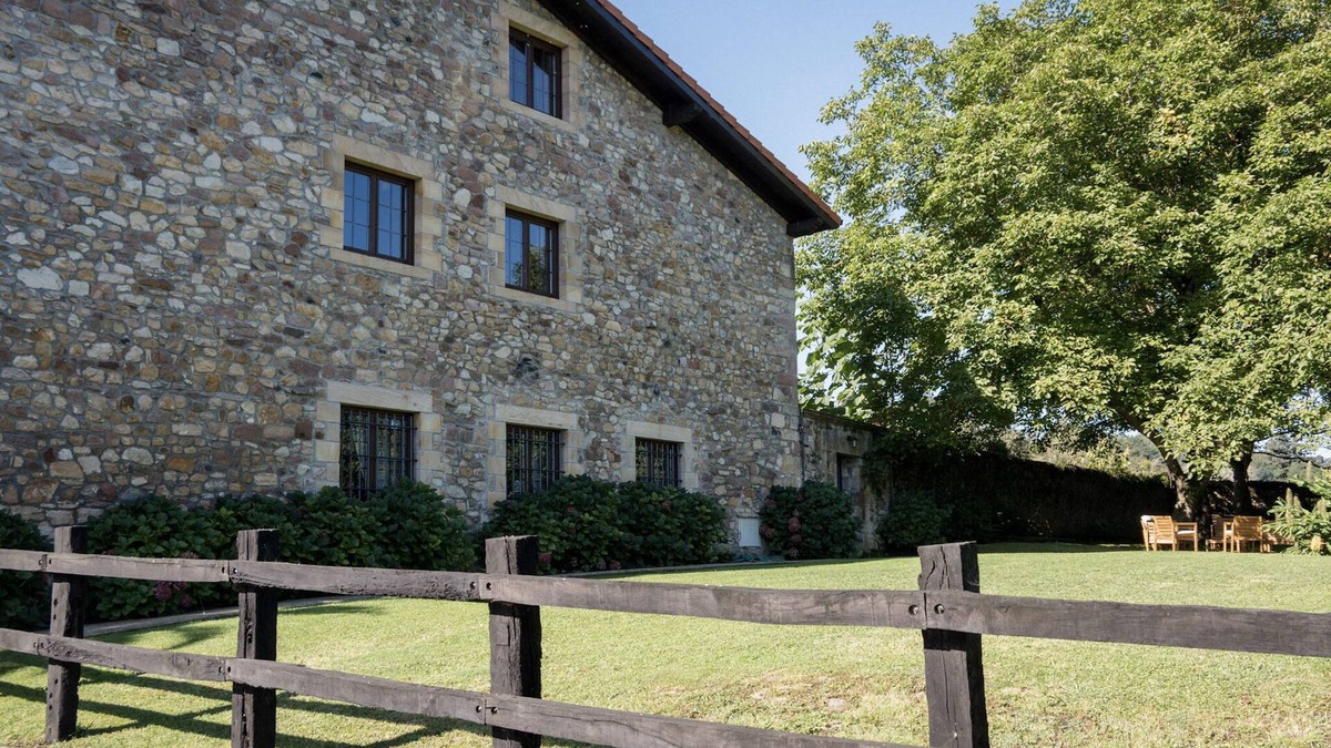 Castaneda House | Charming mountain house near Cabárceno