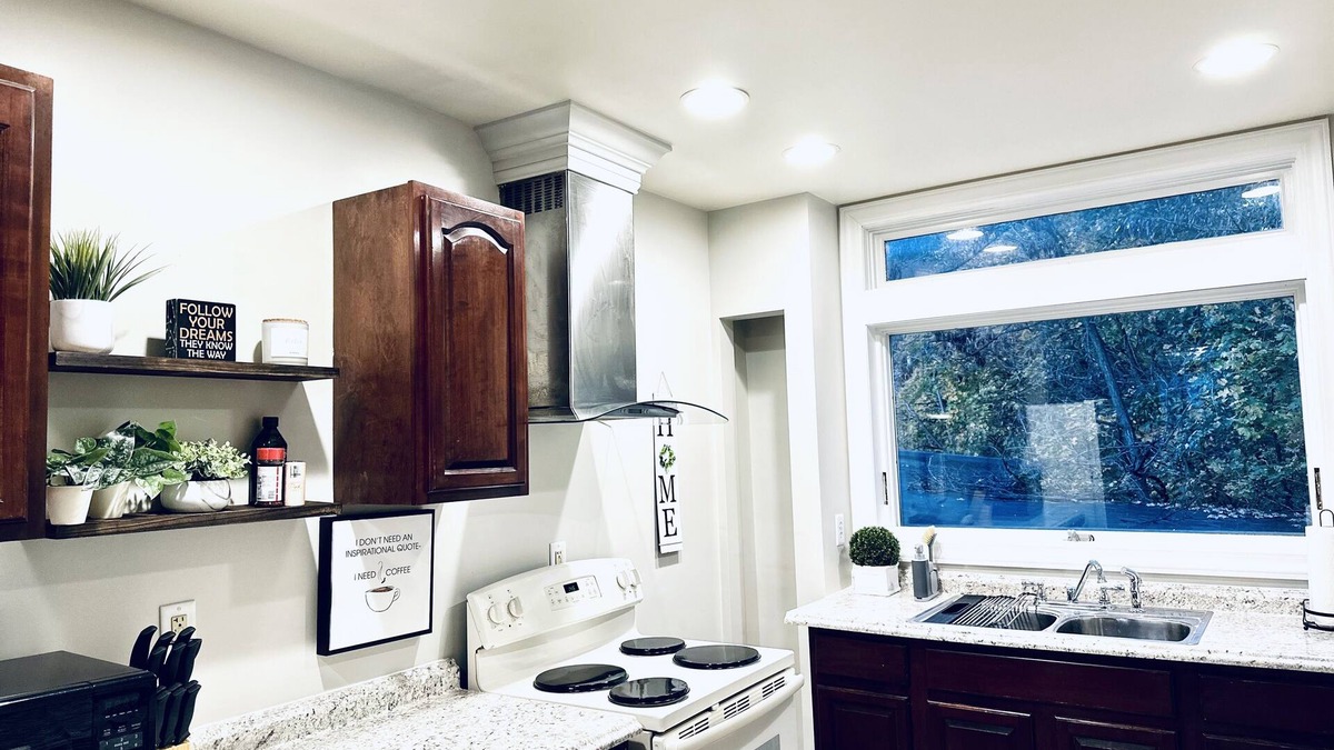 Cumberland Apartment | Charming Mountain View Retreat. Cozy place within walking distance to downtown.