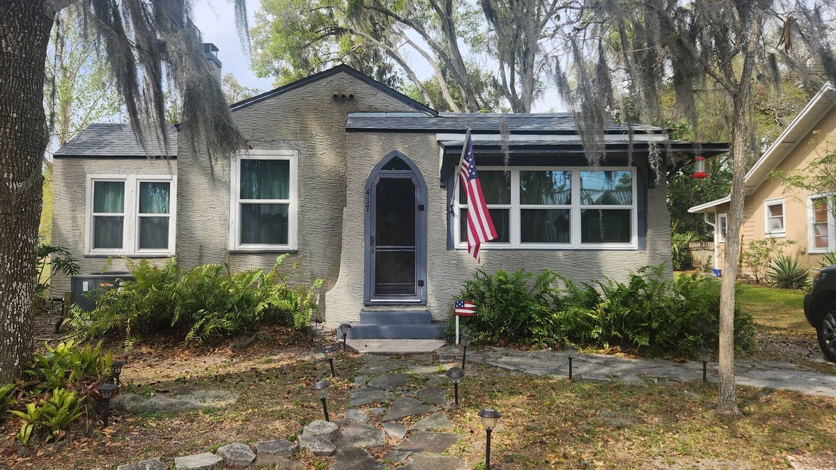 Mount Dora House | Charming Mt Dora 2 Bedroom House - 1 mile from Historic Downtown!