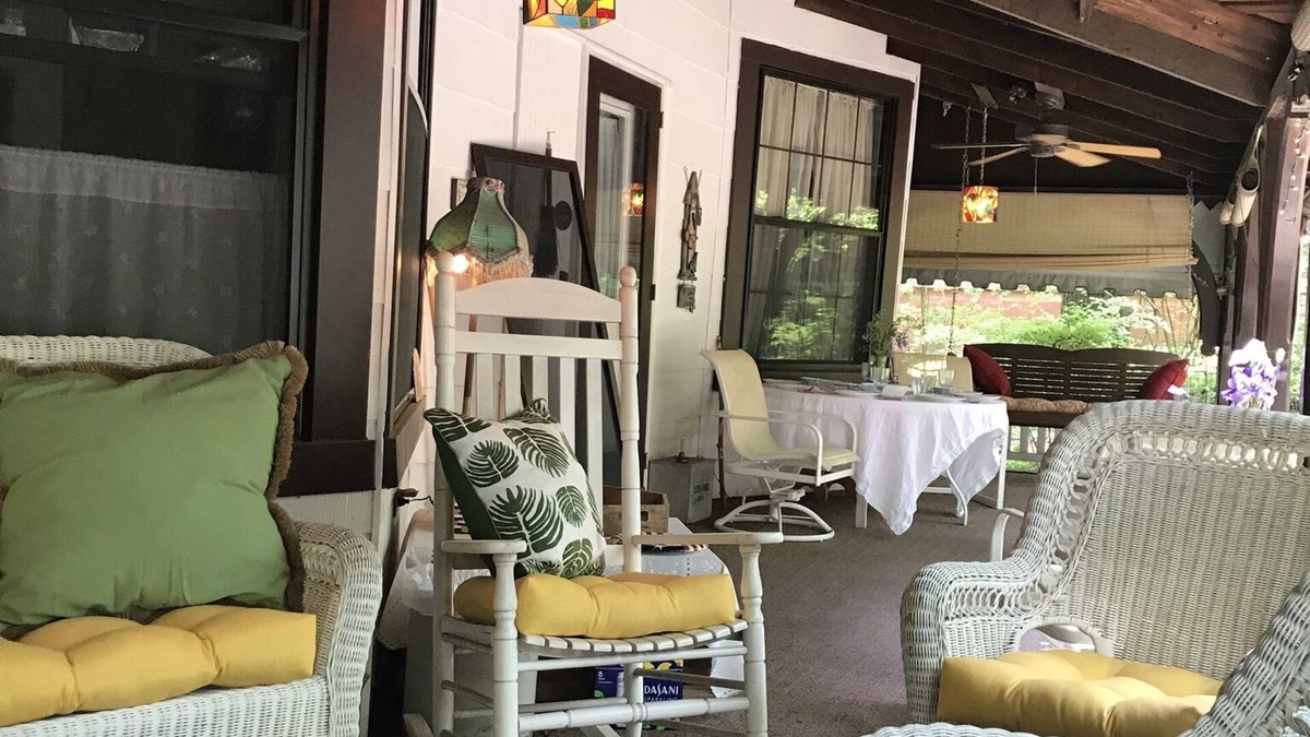 Mount Gretna House | Charming Mt Gretna cottage tucked in a quiet art community filled with music theater and quiet evening dinners on the porch