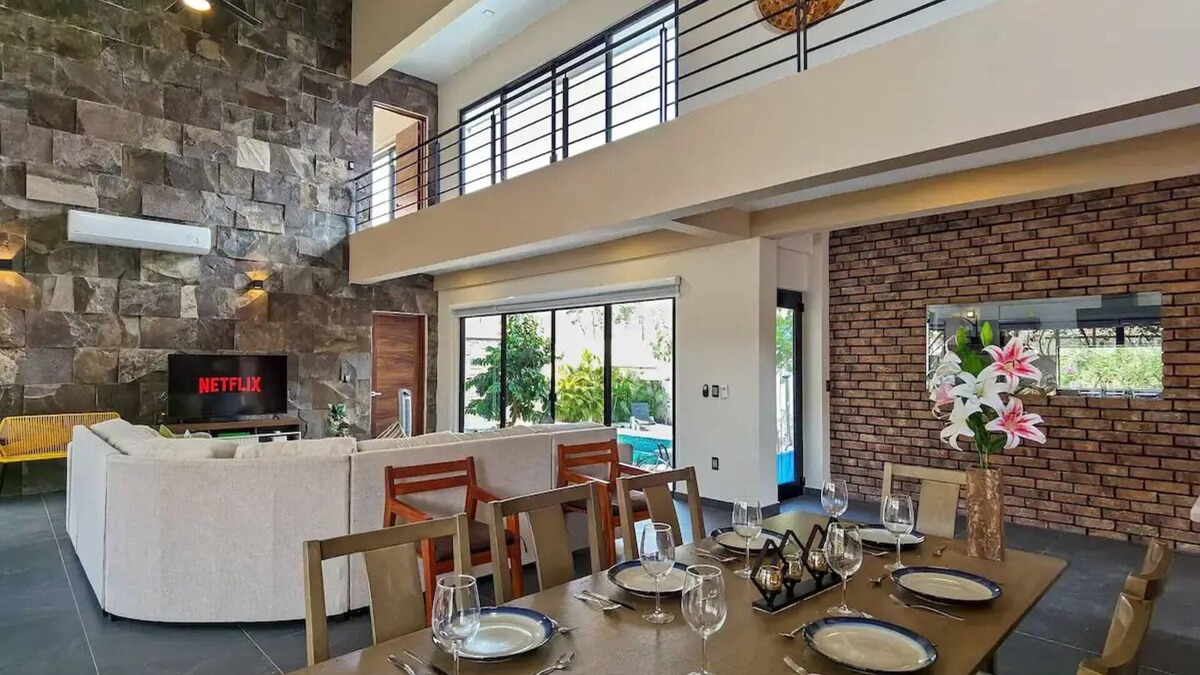 Crucecita House | Charming 4-bedroom house with AC and WiFi in delightful La Crucecita Huatulco