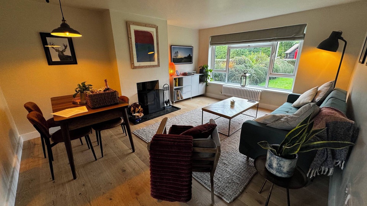 New Forest District Apartment | Charming New Forest property with a garden and countryside views in village hub