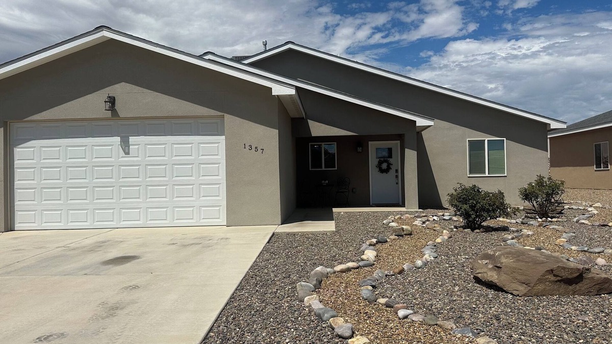 Farmington House | Charming newer 3-bedroom house in Farmington with Refrigerated AC, WiFi