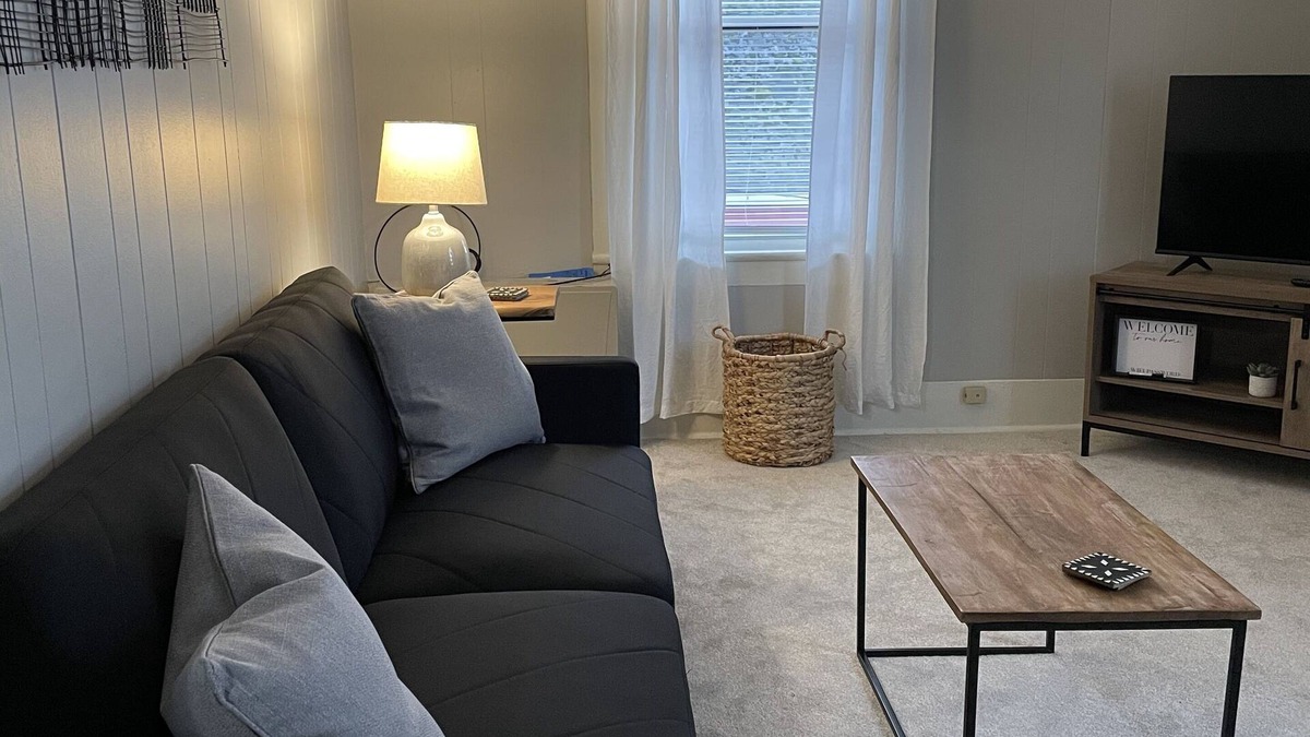 St. Albans Apartment | Charming Newly Renovated 1 Bedroom