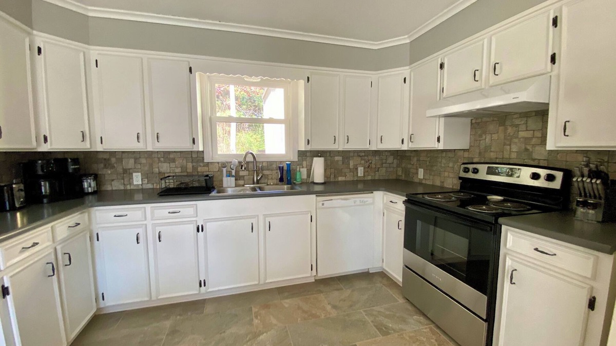 Carthage House | Charming, newly remodeled 2-bedroom duplex near Carthage w/AC, fast WiFi
