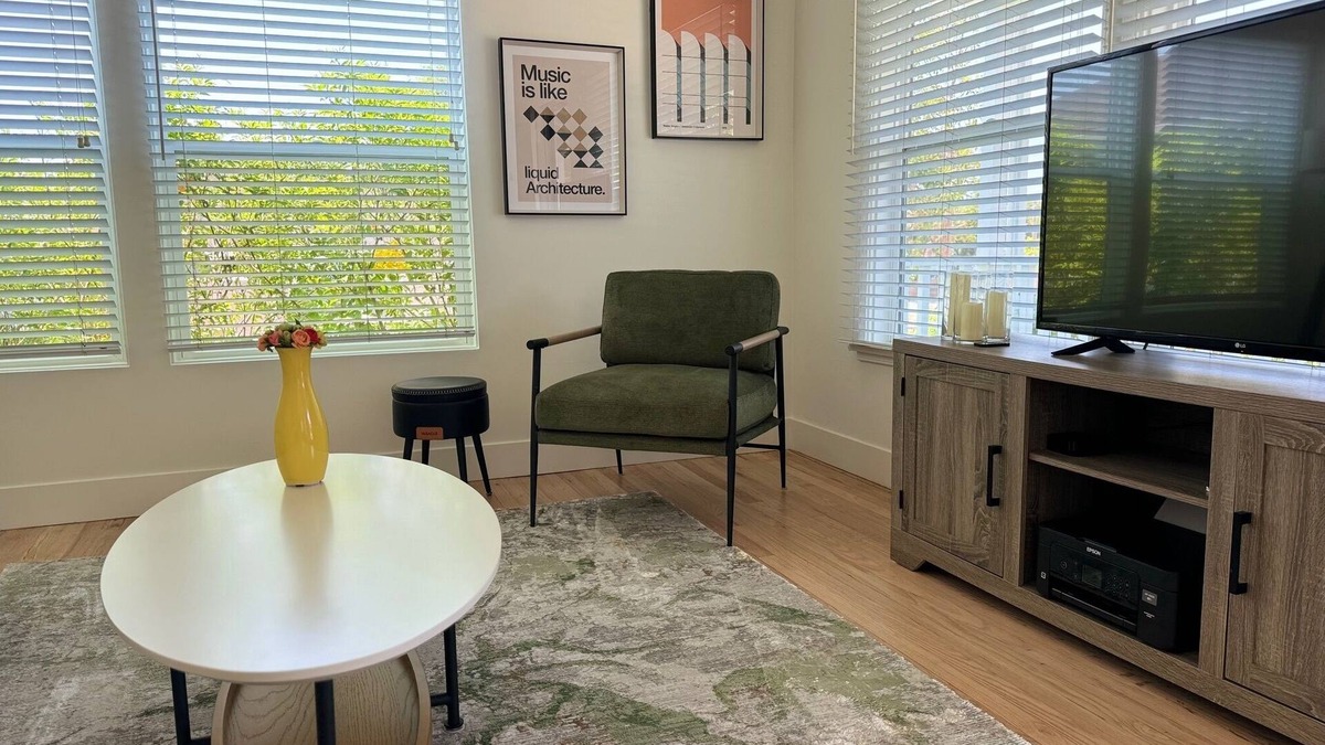 Blanco - Culver Crest House | Charming, newly renovated 2-bedroom house in the heart of Culver City