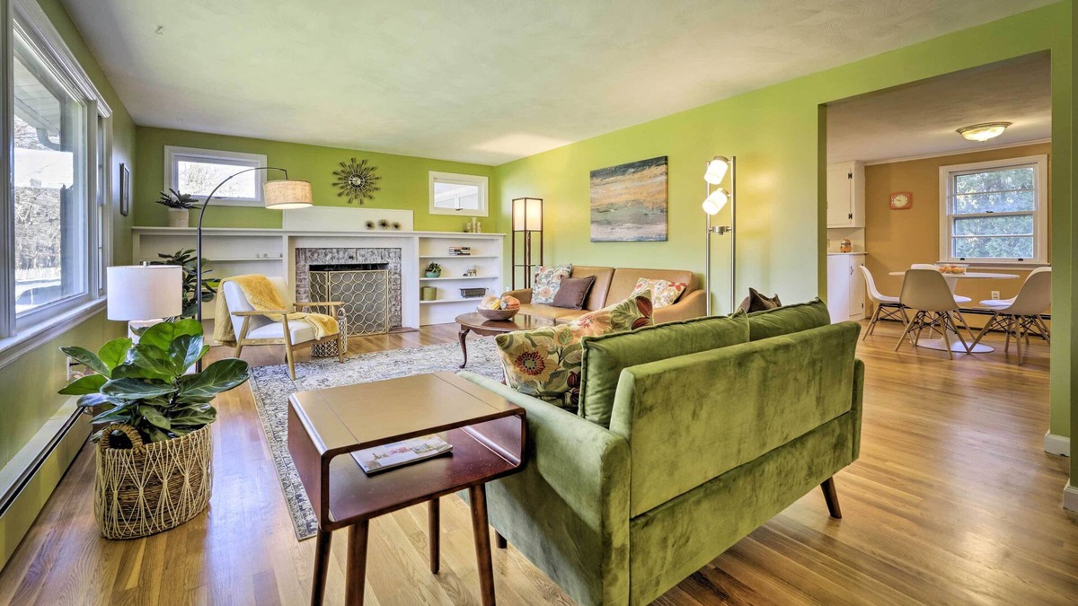 Versailles House | Charming Norwich Home ~ 7 Mi to Mohegan Sun!