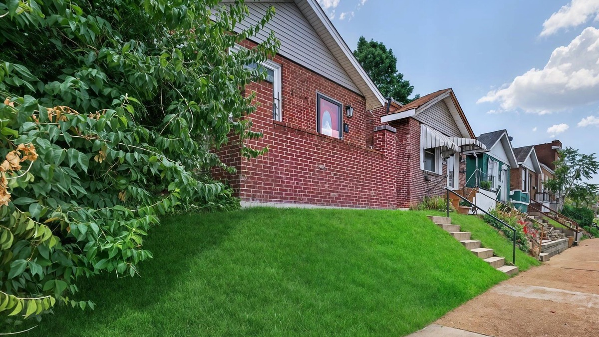 Tower Grove South House | Charming Oasis, Centralized & Walkable