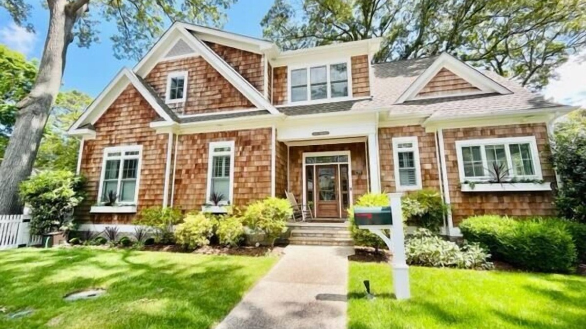 The Glade House | Charming Ocean Block Home in The Pines – Walk to Everything, Private Baths!