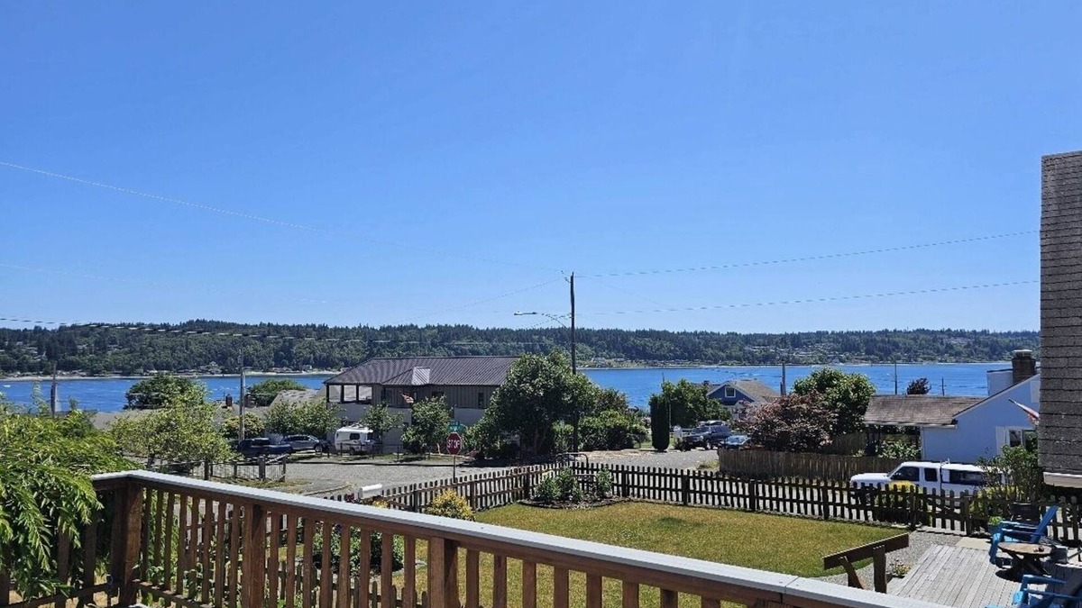 Retsil Cottage | Charming ocean view - hot tub - pet friendly