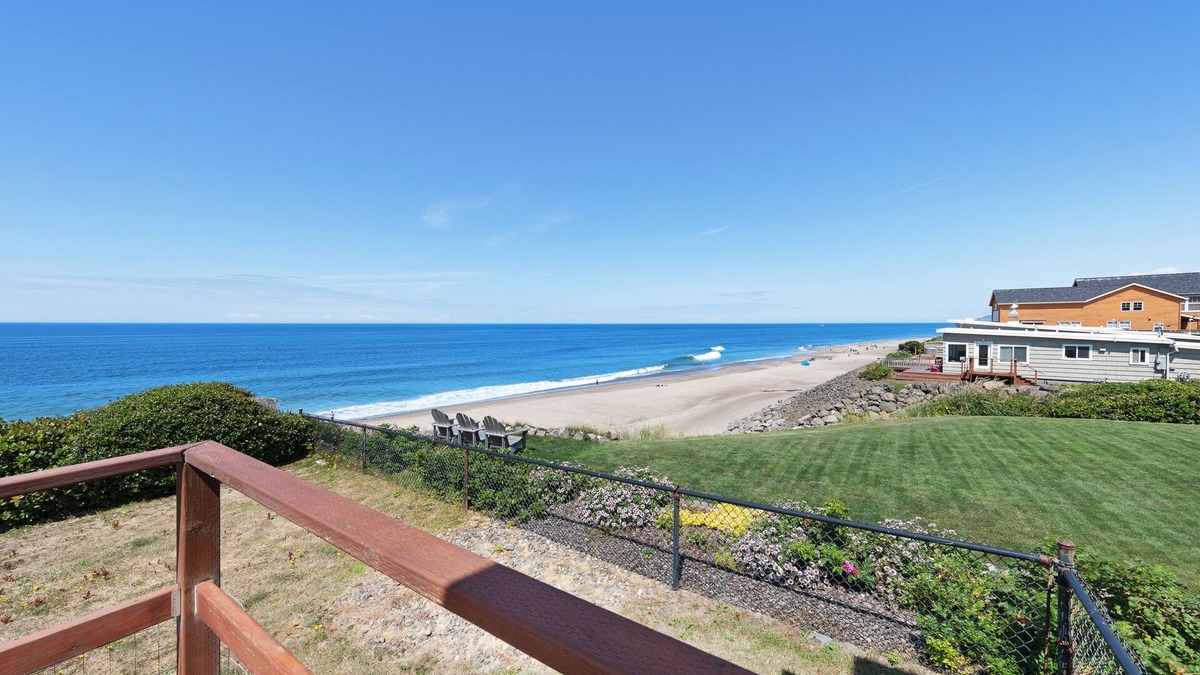 Gleneden Beach House | Charming, Oceanfront Home w/Nearby Beach Access & Amazing Ocean Views