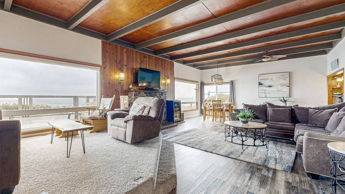 Gleneden Beach House | Charming Oceanfront Two-Story Home - Private Hot Tub Deck, Gas Grill, & Views