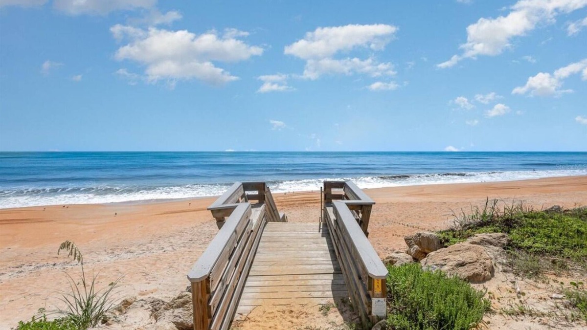 Glenwood Condo | Charming Oceanfront 2-Bedroom Condo in Superb Ormond/Daytona Beach with AC, WiFi