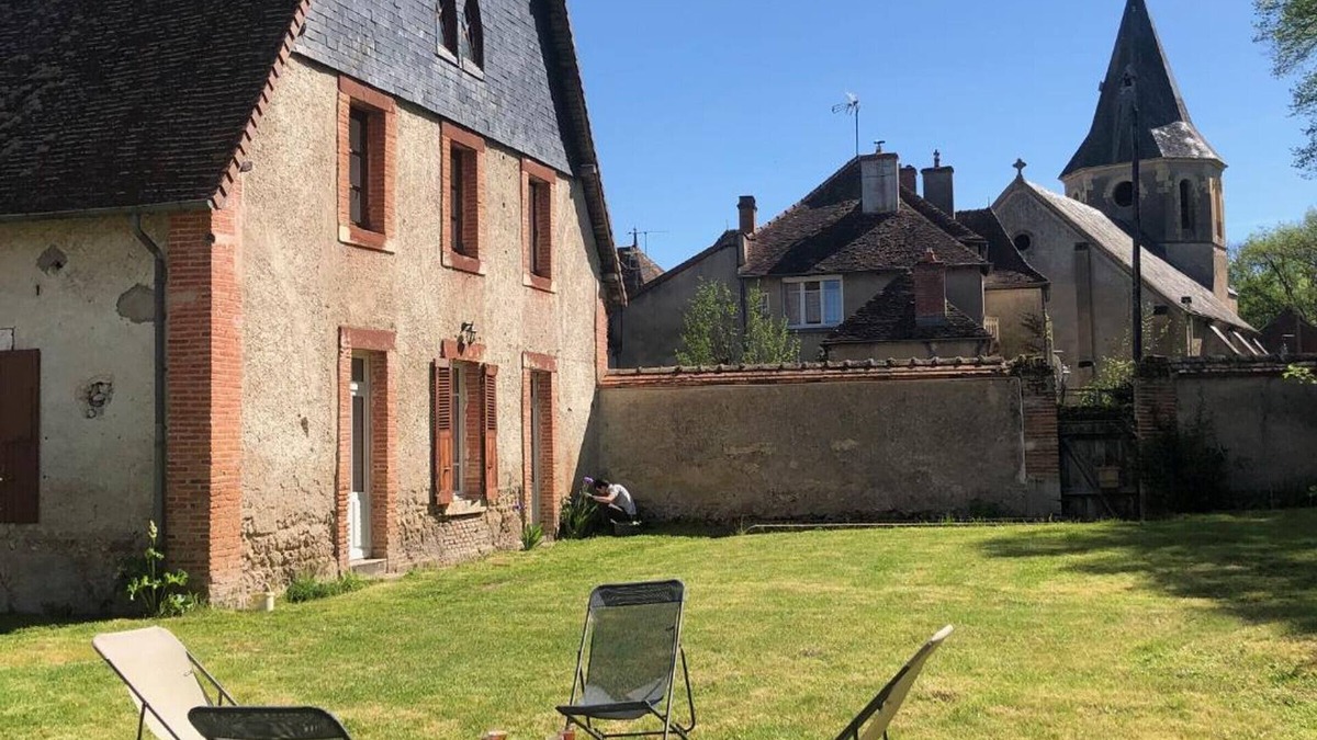 Jaligny-sur-Besbre Cottage | Charming Old Parsonage with Garden and WiFi, Near Vichy