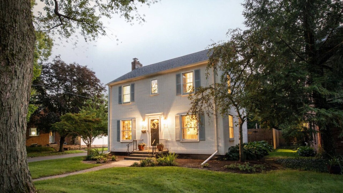 Ottawa House | Charming Old Orchard home with fenced yard