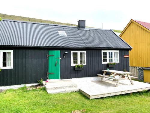 Hvalba House | Charming old style shanty