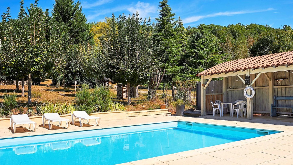 Tremolat House | Charming old tobacco barn with pool and large garden close to Tremolat village