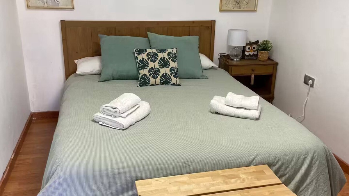 Premia de Mar House | Charming old town house steps from the beach