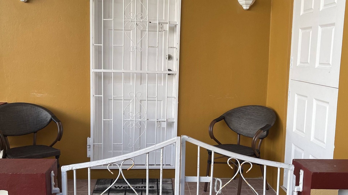 Lance aux Epines Apartment | Charming One Bedroom Apartment