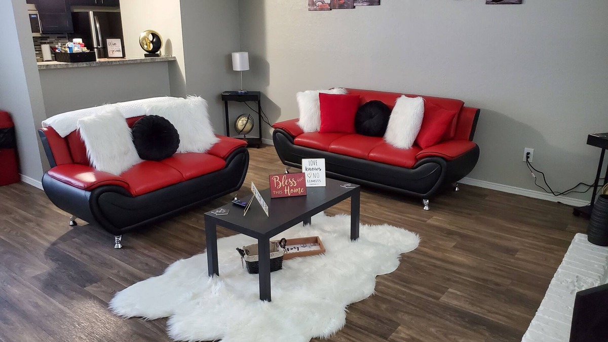North Arlington House | Charming One-Bedroom Townhome near AT&T Stadium