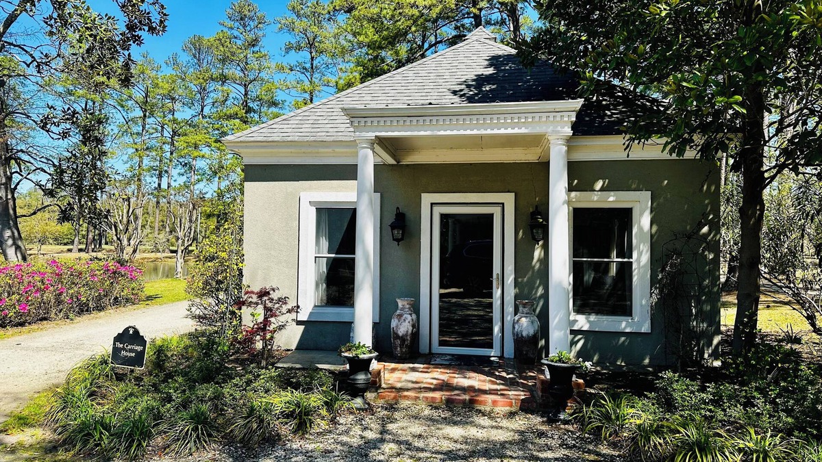 Walterboro Cottage | Charming one bedroom Carriage House a part of the Eden at Gracefield Event Venue