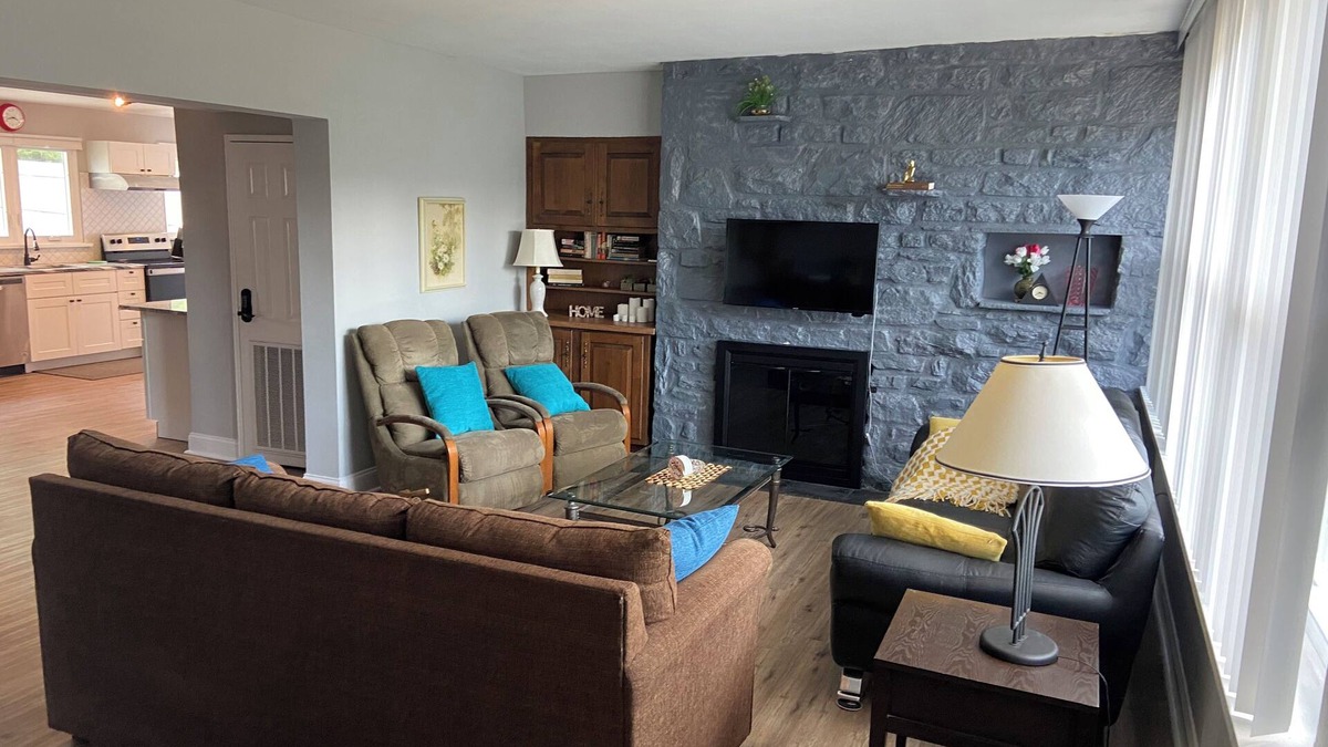 Broomall House | Charming one-level retreat near Philly with private yard, kid/pet friendly