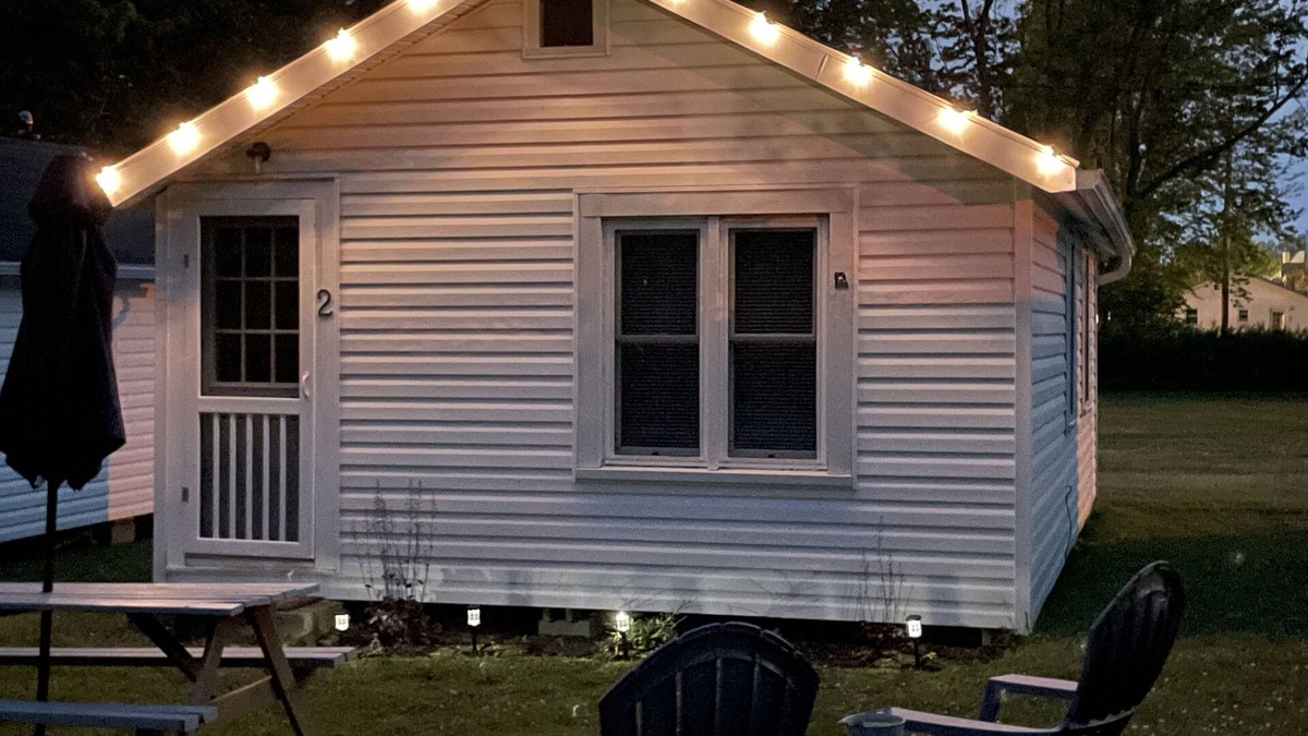 Geneva-on-the-Lake Cottage | Charming One Bedroom Lake Erie Cottage in Geneva-On-The Lake