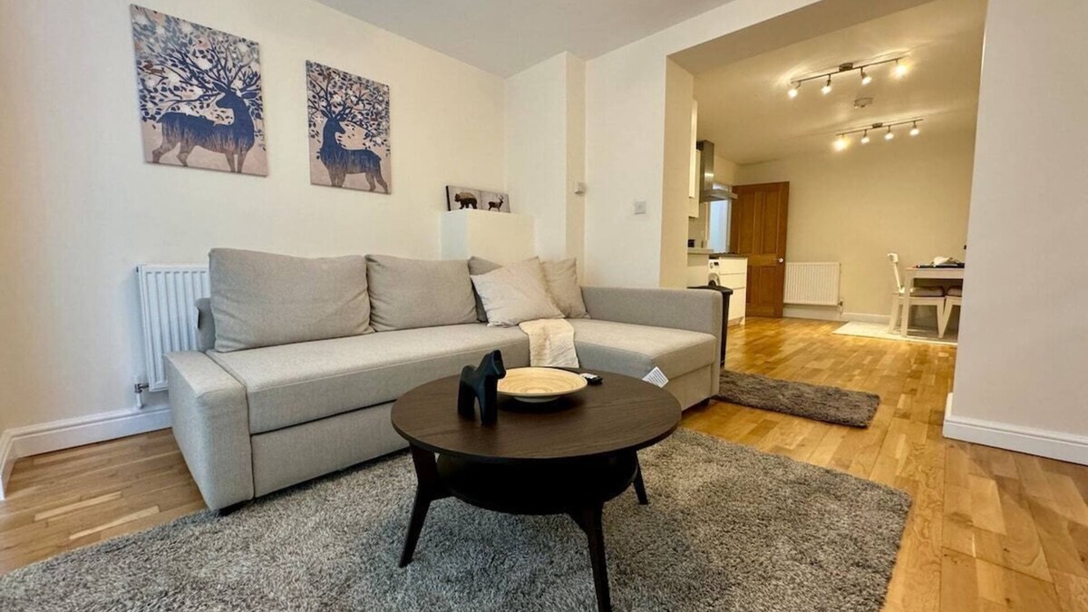 Harrow Road Apartment | Charming OneBedroom Sutherland Ave Central LondonE