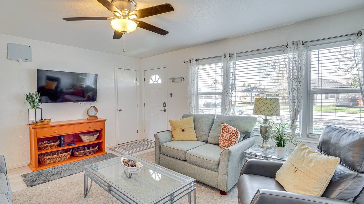 Utah County House | Charming Orem Home w/Yard - Near BYU & UVU!