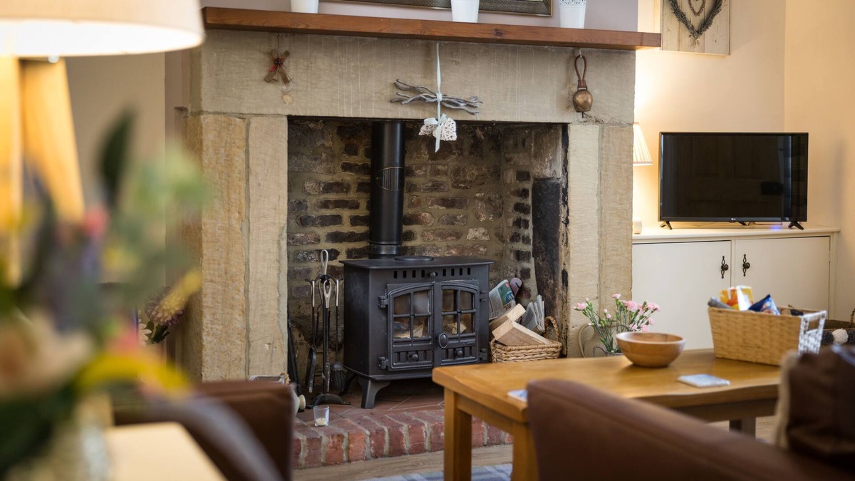 South Charlton Cottage | Charming Original Stone Cottage Close To Beaches and Countryside