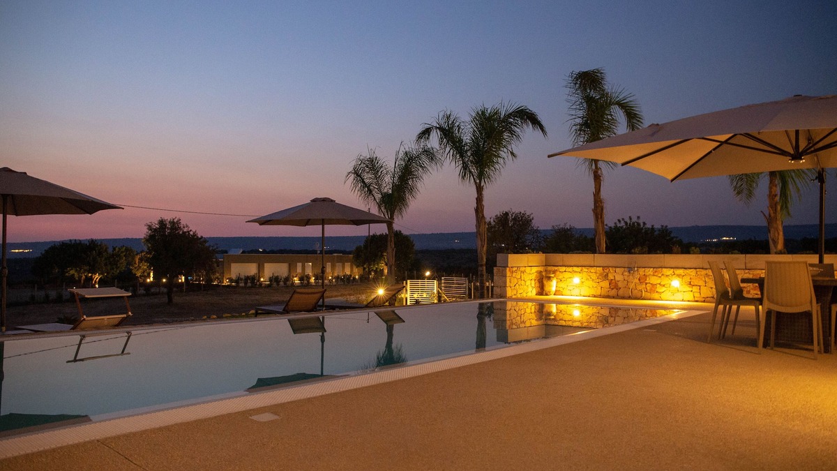 Scicli Apartment | Charming outbuilding with swimming pool in a private villa