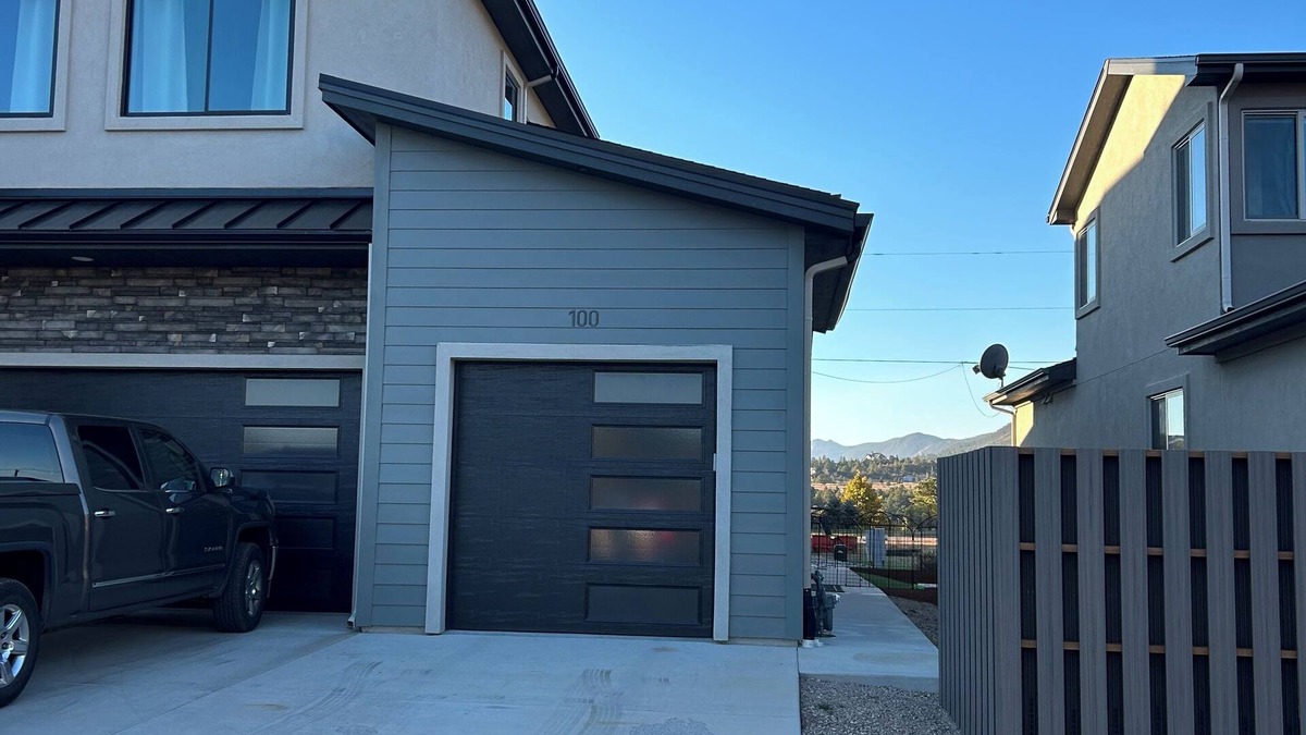 Palmer Lake Apartment | Charming Palmer Lake Loft: 1-bdrm LOFT, full bath, kitchen, smart TV, WiFi, AC