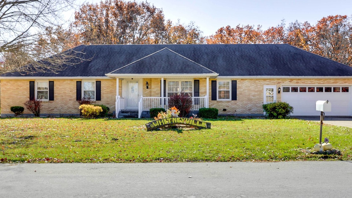 Paris House | Charming Paris Home w/Porch: Hunt + Unwind!
