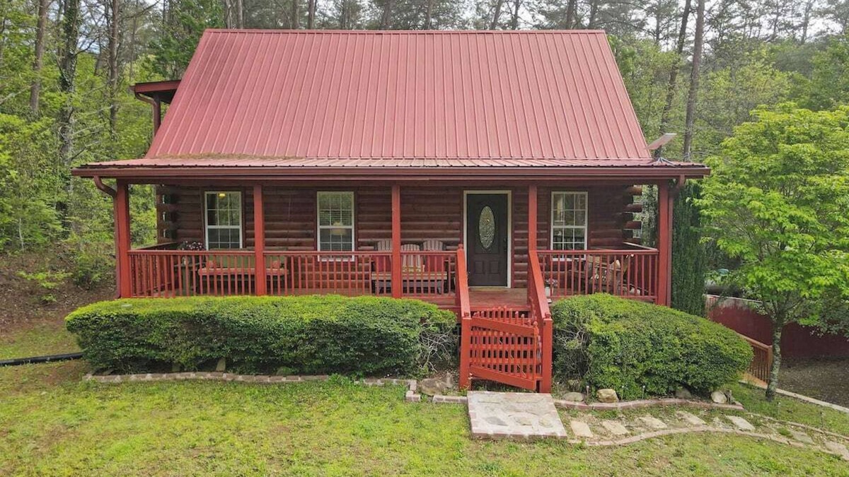Copperhill Cabin | Charming Peaceful 2-bedroom cabin in Copperhill with WiFi and AC