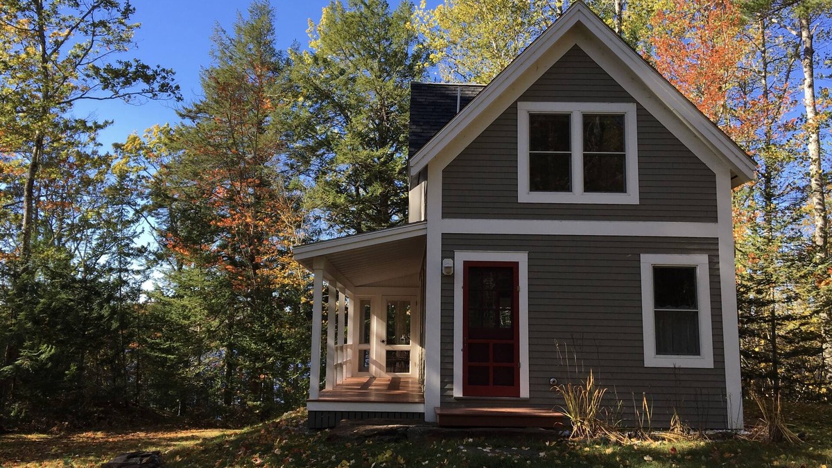 Belmont House | Charming peaceful lakefront cottage near seacoast towns of Belfast and Camden