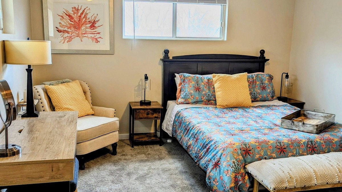 Clifton Apartment | Charming, pet friendly studio in walkable Clifton, Louisville with full kitchen