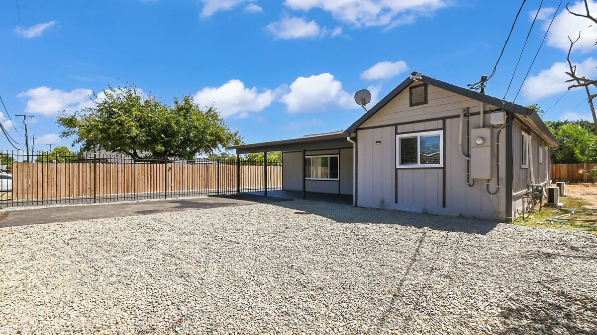 Olivehurst House | Charming pet-friendly 2-bedroom house with WiFi, AC in beautiful Olivehurst