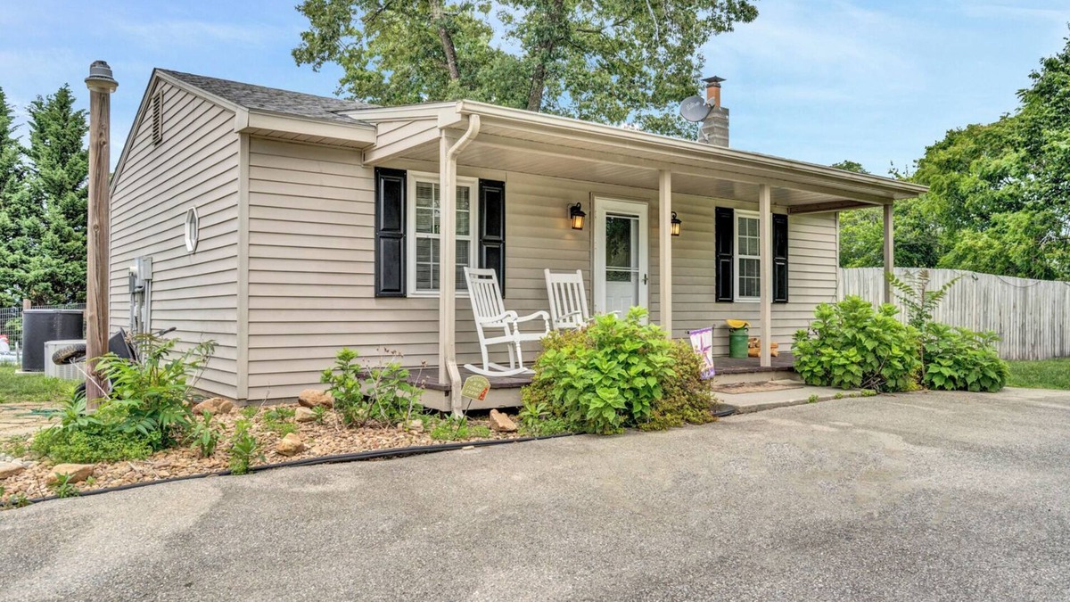 Troutville Cottage | Charming pet friendly 2bedroom cottage with pool and goats in serene Troutville.