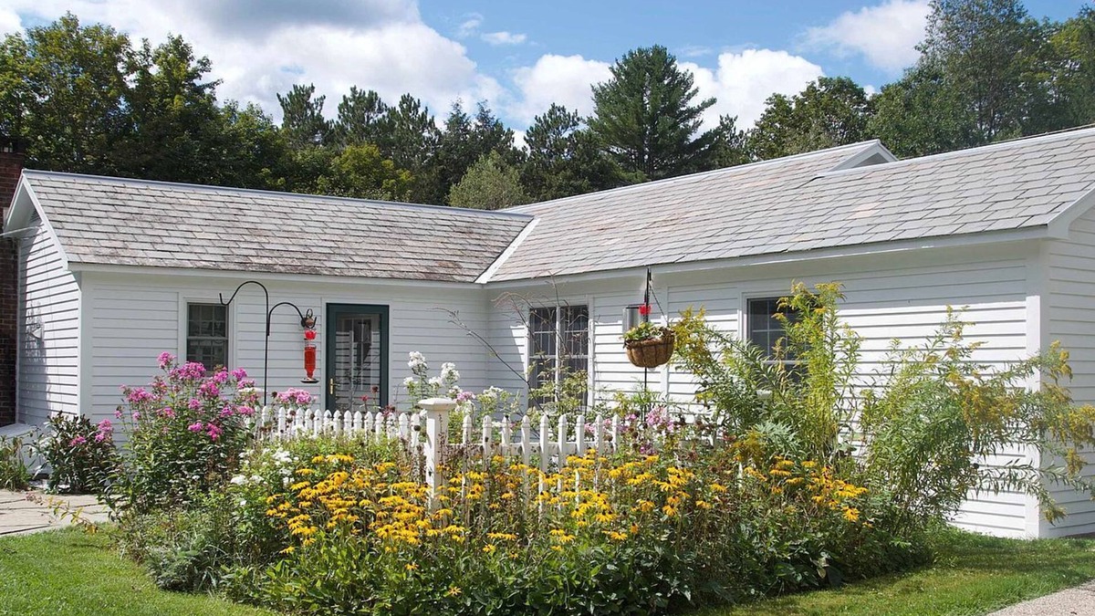 Dorset Cottage | Charming pet-friendly, Meadow View Cottage in heart of historic Dorset VT!