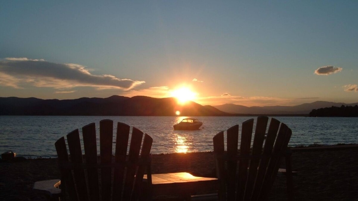 Freedom Cabin | Charming Pet Friendly Ossipee Lake Vaca Home