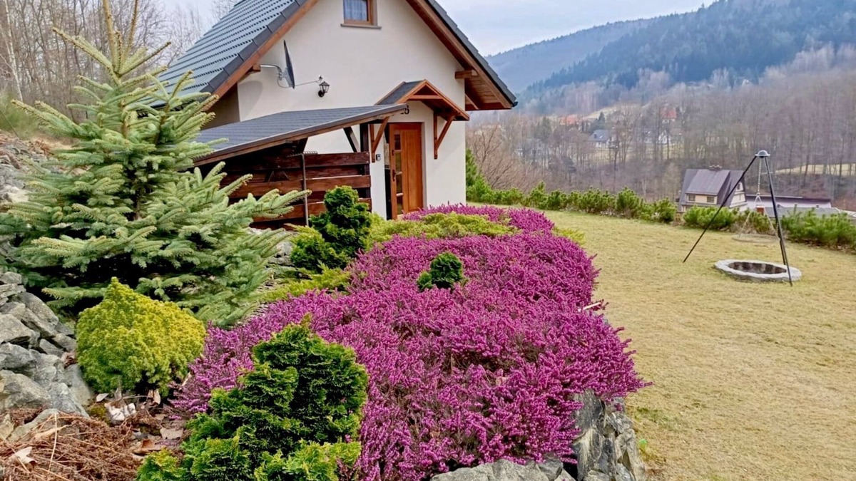 Czernichow Cottage | Charming 1-bedroom cottage in amazing Międzybrodzie Bialskie with beautiful view