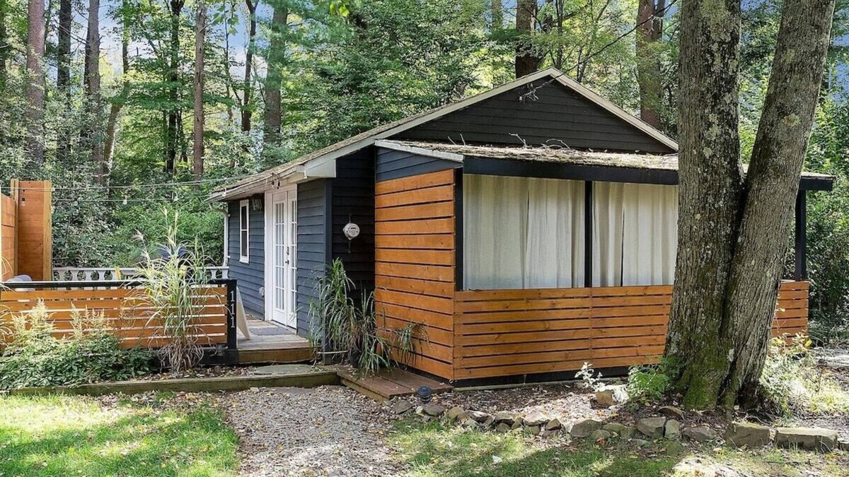Pocono Pines House | Charming Pocono Bungalow | Couples Retreat