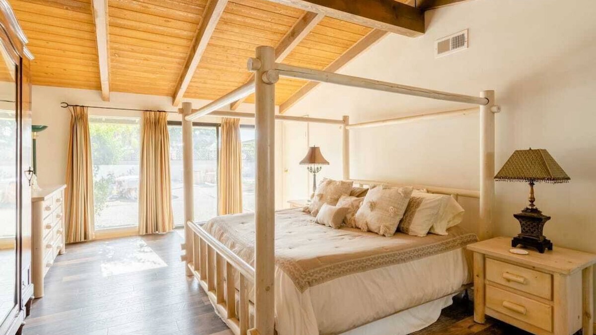 Rancho Santa Fe Apartment | Charming & Private Guesthouse on a Working Horse Rescue Ranch