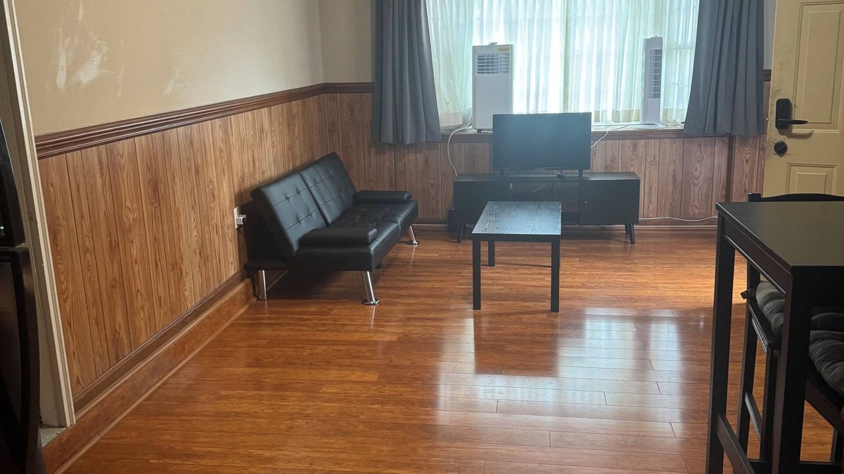 Clinton Apartment | Charming private 1-bedroom apartment in pleasant Clinton with WiFi, AC.