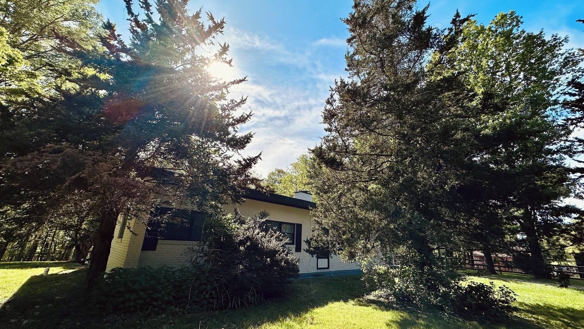 Avery Creek House | Charming private 2-bedroom house in South Asheville - pet-friendly