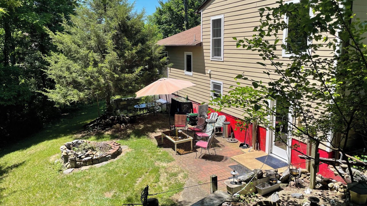 Sharpsburg House | Charming, Private 3-bedroom house with WiFi, AC in Historic Sharpsburg