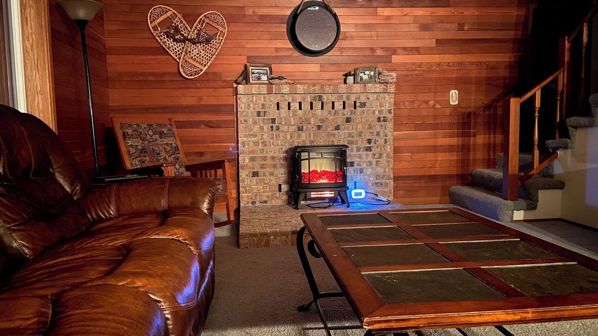 Randle Cabin | Charming private 3-bedroom cabin with WiFi, AC and Hot Tub in quaint Randle.