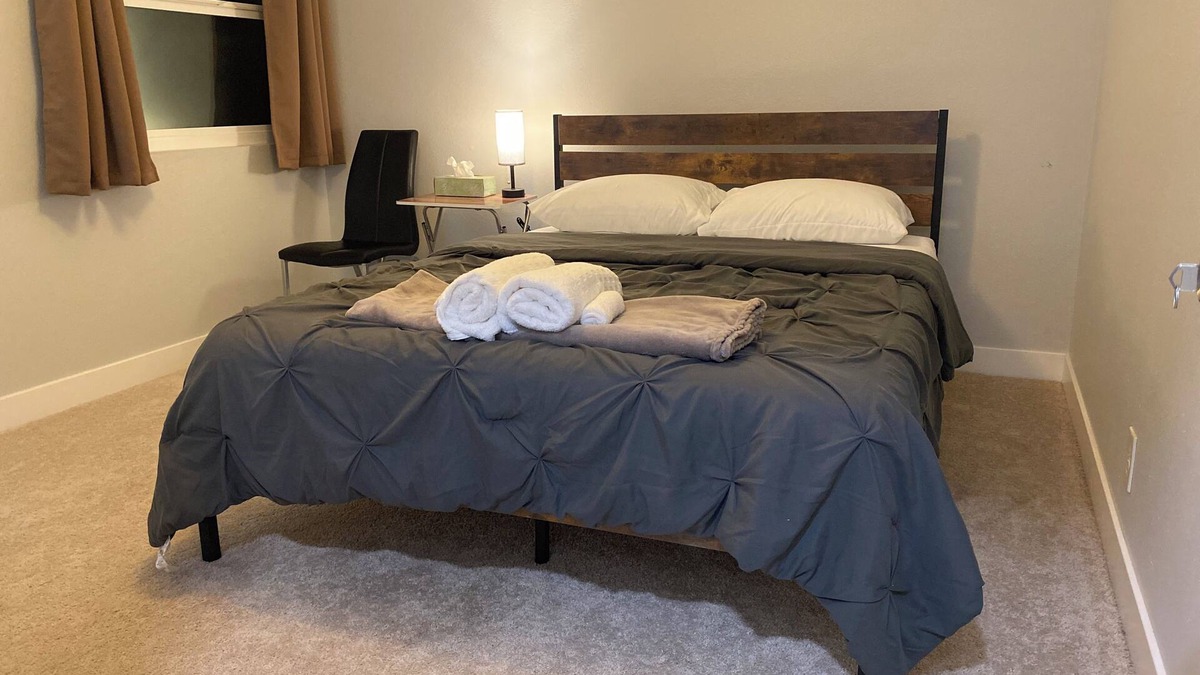 Los Angeles House | Charming private bedroom only/shared bathroom in LA