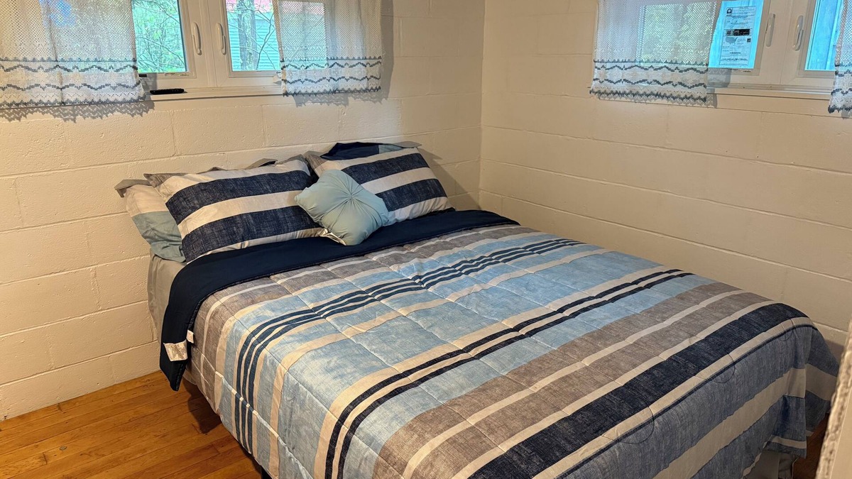 Laconia Cottage | Charming private cottage in Sanbornton with beach access to Lake Winnisquam.