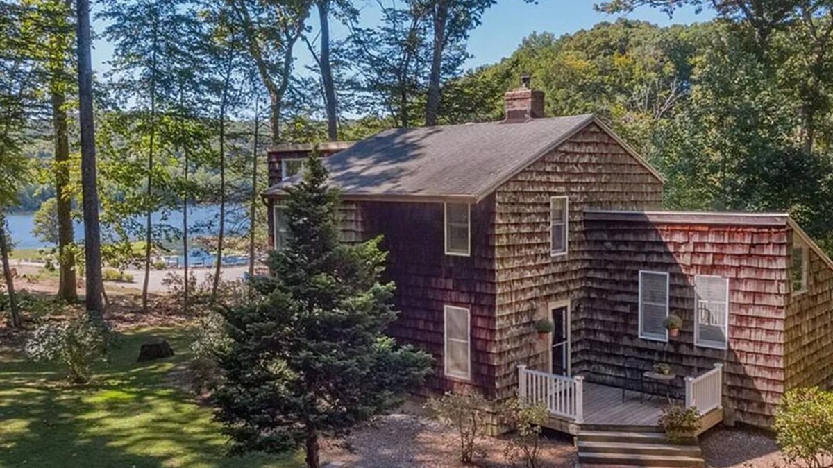 Cobalt House | Charming private home on the Connecticut River that comfortably sleeps 11 people